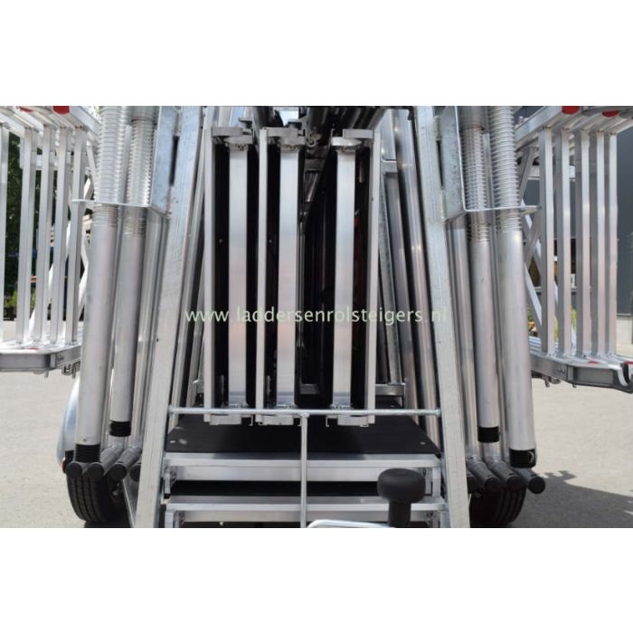 Altrex RS52 135x245 10,2M WH Fiber-Deck® incl. Aanhanger DeLuxe